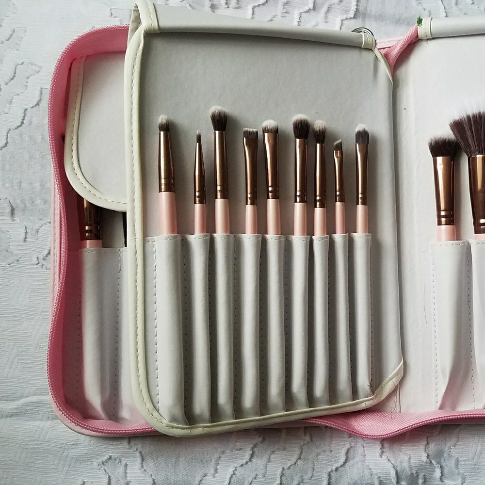 36 Luxie Makeup Brushes + Case